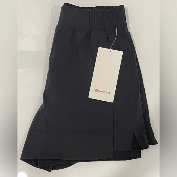 Lululemon Stretch Woven Relaxed-Fit High-Rise Short 4" - Picture 5 of 8